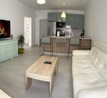 Hubara House *